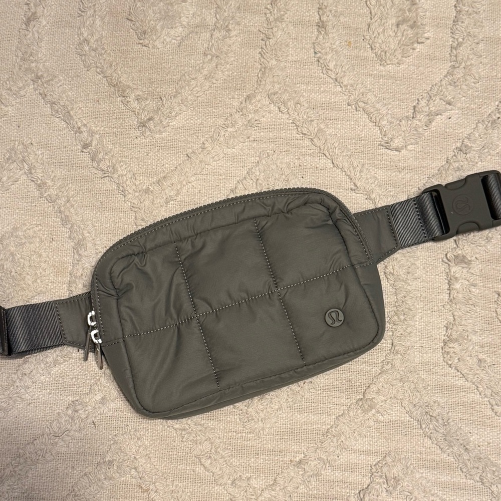 lululemon - Quilted Grid Belt Bag in gray sage